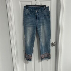 Chic Blue Cropped Jeans with Embroidered Hem